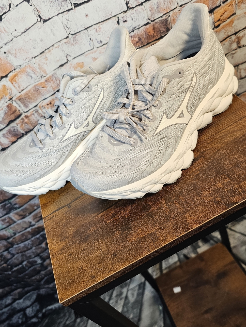 Mizuno Wave Sky 8 Running Shoes NWT/Box Women's 8 Light Gray White Enerzy NXT